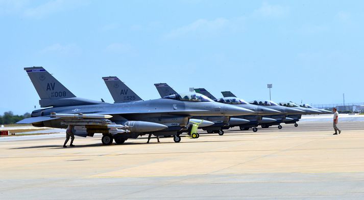 Herflugvélar Bandaríkjanna á flugbraut Incirlik herstöðvarinnar.