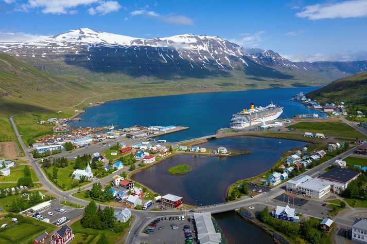 Gera má ráð fyrir hægviðri á landinu öllu í dag og frosti. 