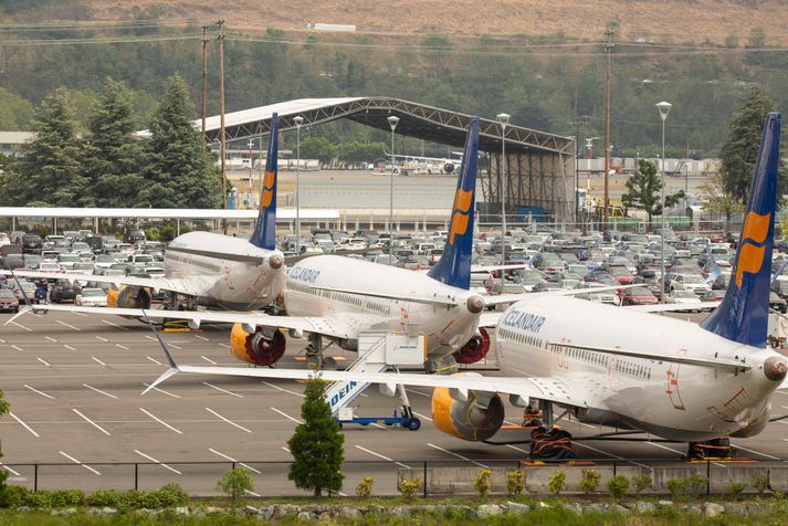 Þrjár Boeing 737 MAX 8-þotur Icelandair á athafnasvæði Boeing í Seattle þar sem þær bíða þess að kyrrsetningu vélanna verði aflétt.