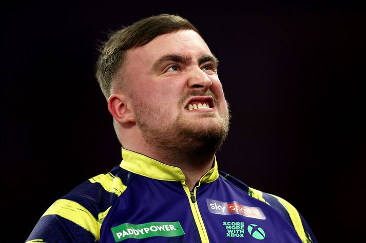 Það var skap í Luke Littler í kvöld en hann var ekki mjög vinsæll hjá áhorfendum í Ally Pally.