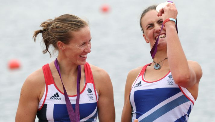 Heather Stanning og Helen Glover fagna.