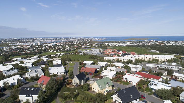 Meðal hlutverka nýrrar Húsnæðis- og mannvirkjastofnunar verður að framfylgja stefnu stjórnvalda um aðgengi almennings að viðunandi húsnæði óháð efnahag og búsetu. 