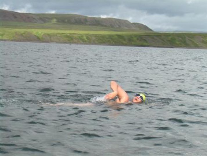 Benedikt Lafleur í  miðju sjósundi.