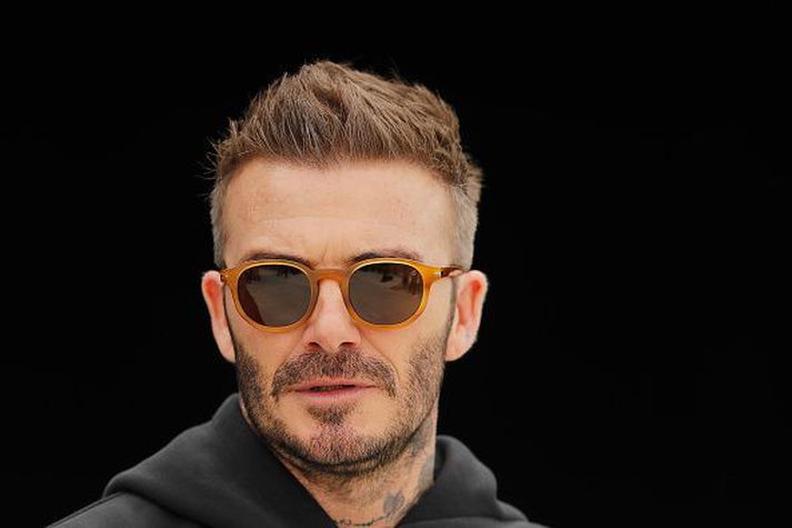 Beckham eitursvalur með sólgleraugu.