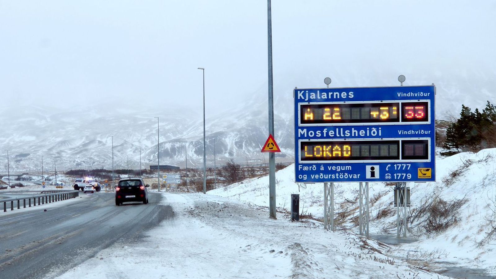 Rúta valt á Kjalar­nesi