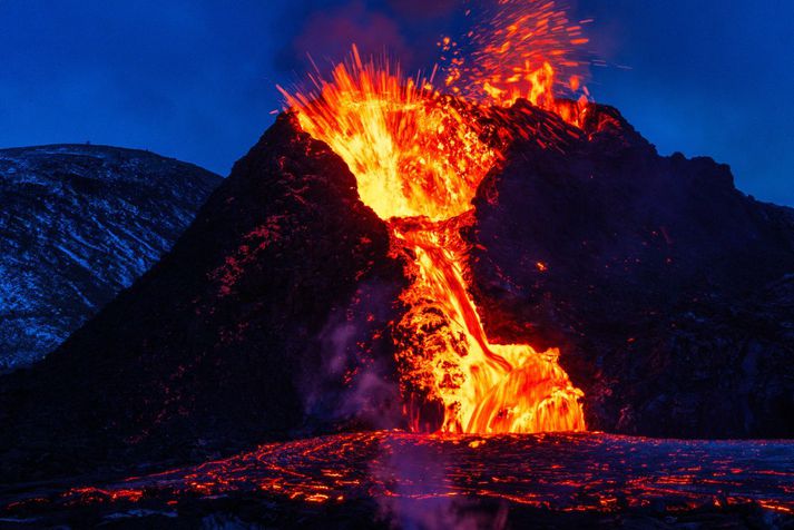 Hraunpollurinn sem myndast hafði norður af gígnum Norðra í Geldingadölum tæmdist að hluta í nótt.