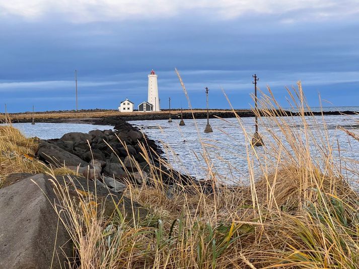 Hiti á landinu verður á bilinu eitt til tíu stig.