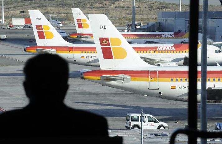 Barajas-flugvöllur Íslendingarnir tveir, maður og kona sem bæði eru um tvítugt, voru handteknir með fíkniefni á Barajas-flugvelli í Madrid 17. desember og sitja nú í haldi ytra.