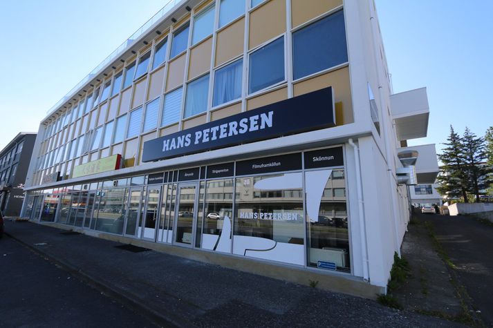 Síðasta verslun Hans Petersen hefur verið starfrækt við Grensásveg 12 síðustu ár. 