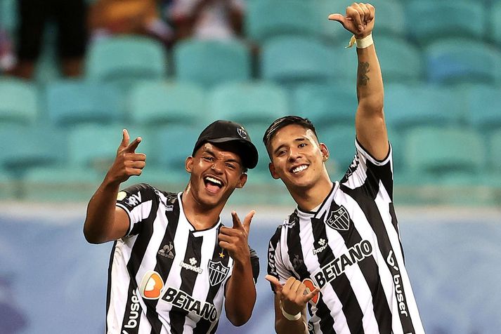 Dylan Borrero og M.Zaracho fagna titli Atletico Mineiro.