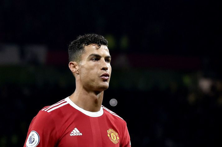 Það voru þung skrefin sem Cristiano Ronaldo og félagar hans í Manchester United tóku af vellinum eftir 5-0 skell á heimavelli á móti erkifjendunum í Liverpool í gær.