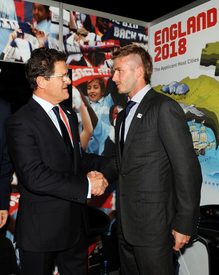 Capello og David Beckham tala saman fyrir dráttinn í dag.