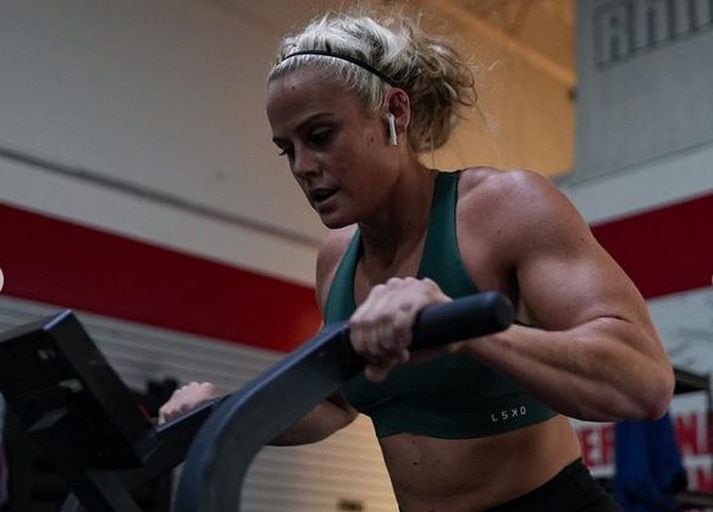 Sara Sigmundsdóttir keppir í Ástralíu í jólamánuðinum.