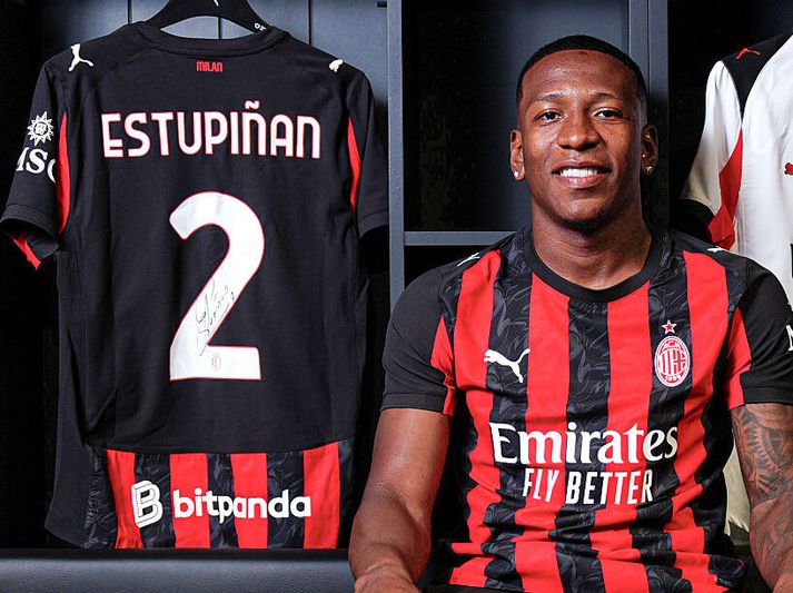 Pervis Estupinan mættur í búning AC Milan.