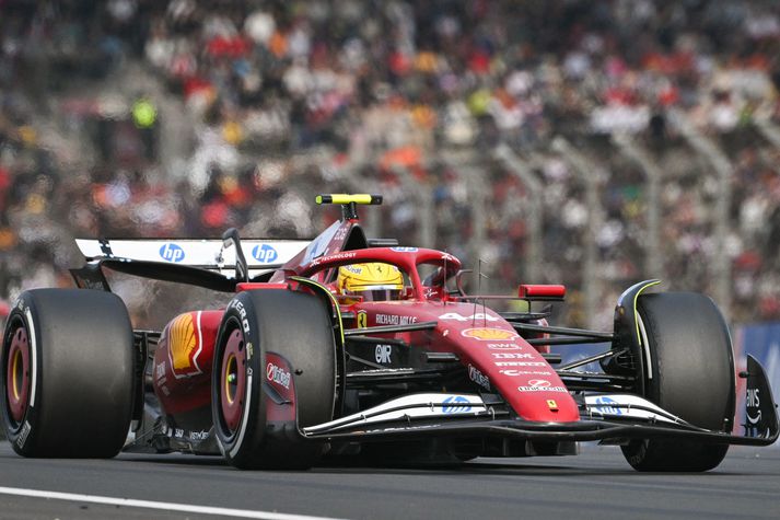 Lewis Hamilton er ekki parsáttur við keppnisbíl Ferrari þetta tímabilið.