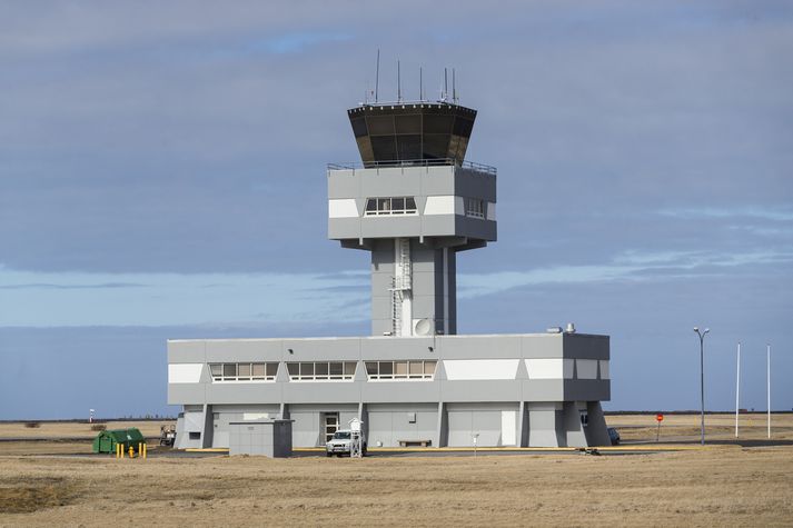 Flugumferðarstjórum hefur fækkað mjög lítið síðastliðin ár þrátt fyrir að flugumferð hafi margfaldast á sama tíma. Nú fara þeir fram á verulegar launahækkanir. 
