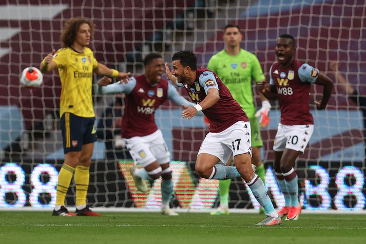 Aston Villa fagnar markinu sem gæti mögulega haldið þeim í deildinni.