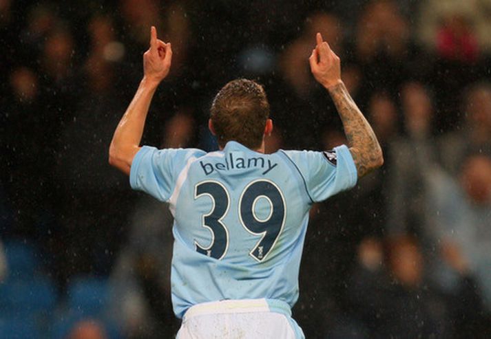 Craig Bellamy fagnar öðru marka sinna í kvöld.