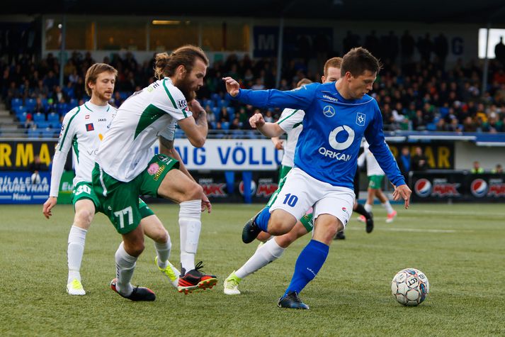 Blikinn Þórður Steinar Hreiðarsson sækir að Stjörnumanninum Hilmari Árna Halldórssyni.