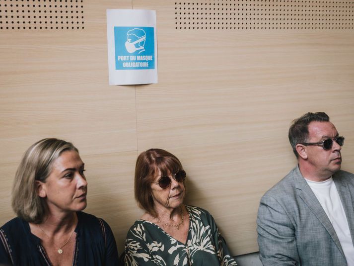 Gisele Pelicot ásamt eldri börnum sínum, Caroline og David.