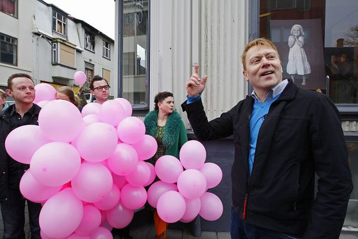 Velgengni Besta flokksins hefur komið mörgum á óvart. En hún gæti líka sett strik í reikninginn hjá nokkrum verkefnum Jóns Gnarr.
