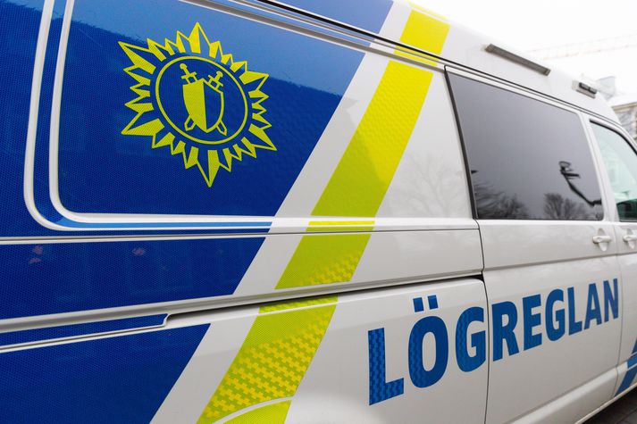 Innbrot í hraðbanka og umferðarslys komu einnig á borð lögreglu hálfa sólarhringinn.