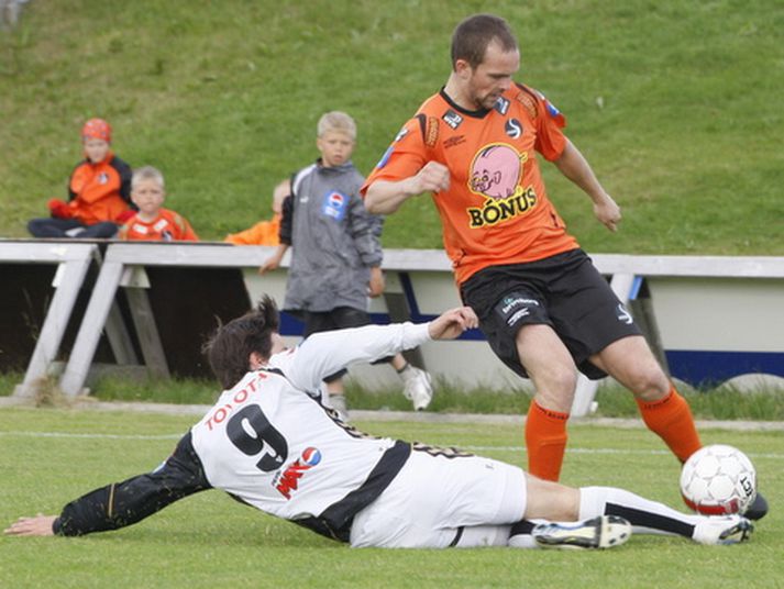 Kjartan Ágúst Breiðdal úr Fylki og Pétur Runólfsson úr ÍBV í fyrri leik liðanna.