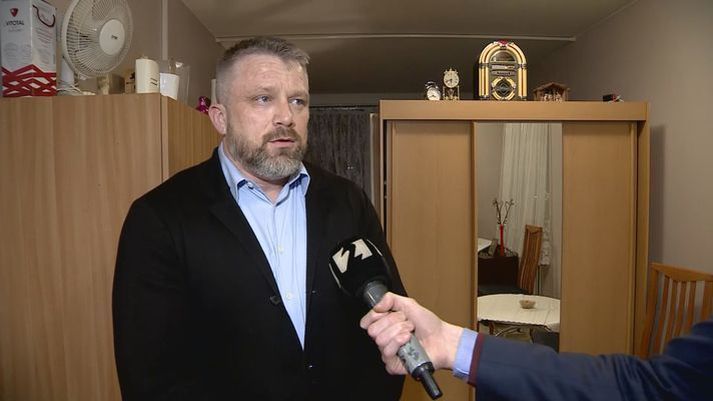 Sverrir Einar hefur víða látið til sín taka í viðskiptalífinu svo sem í fasteignaviðskiptum og kaupum á gulli.  Veitingareksturinn hefur hins vegar reynst honum erfiður þó hann leggði sig allan fram.