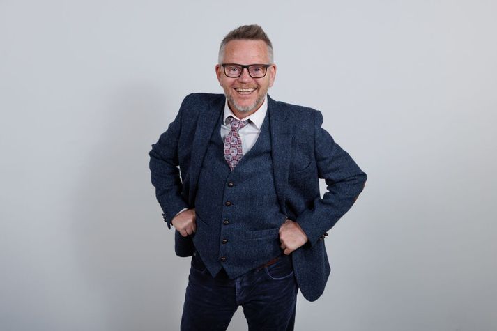 Nýjasta bók Gunnars Helgasonar heitir Birtingur og símabannið mikla. Um 70 þúsund manns hafa séð kynningarmyndbandið á samfélagsmiðlum.