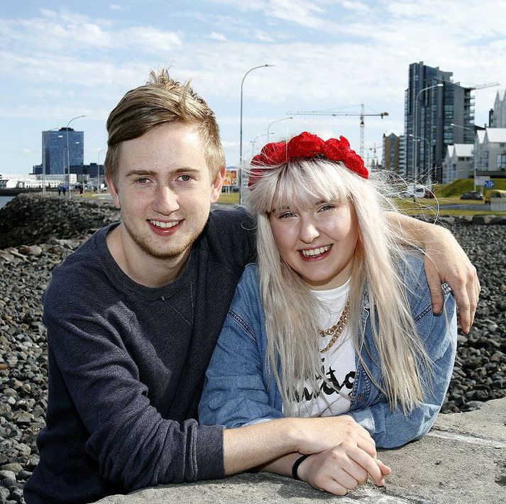 Kærustuparið segir það vera tabú að fara í karókí.