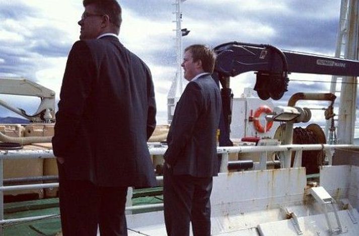 Sigmundur Davíð og Gunnar Bragi fyrir framan Fjölni í morgun.