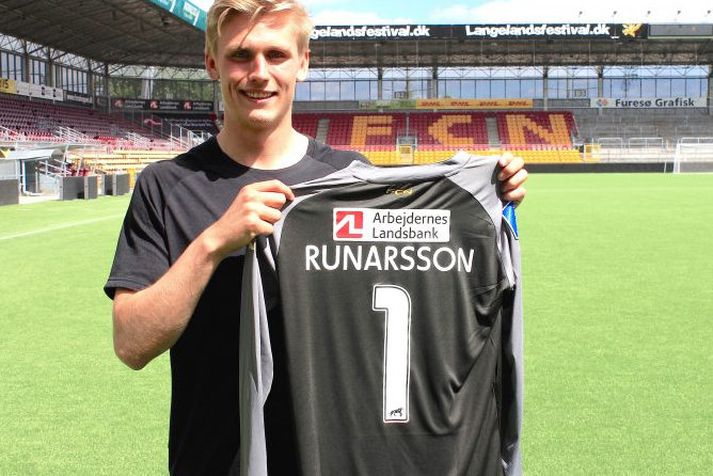 Rúnar Alex Rúnarsson með ásinn.