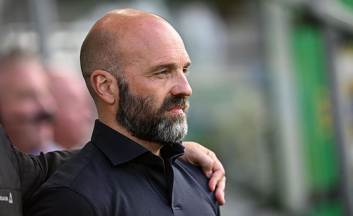 Arnar Gunnlaugsson og hans menn eru einum afar erfiðum leik frá því að komast í HM-umspilið.