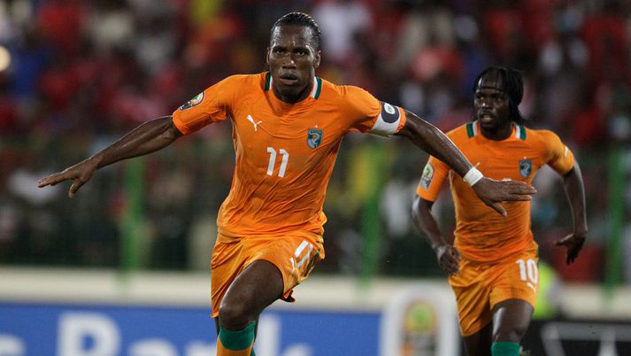 Didier Drogba fagnar í kvöld.