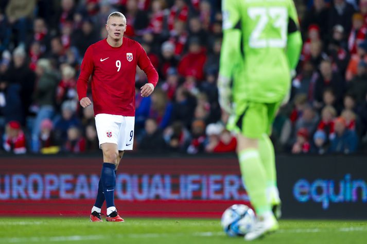 Erling Braut Haaland þarf líklega að bíða enn lengur eftir að spila á stórmóti með Noregi.