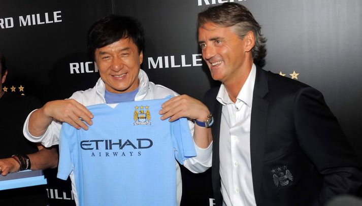 Roberto Mancini, stjóri Manchester City og Jackie Chan.