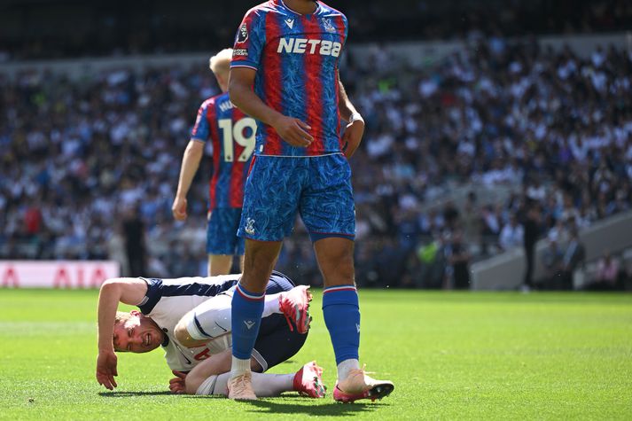 Dejan Kulusevski liggur óvígur eftir gegn Crystal Palace.