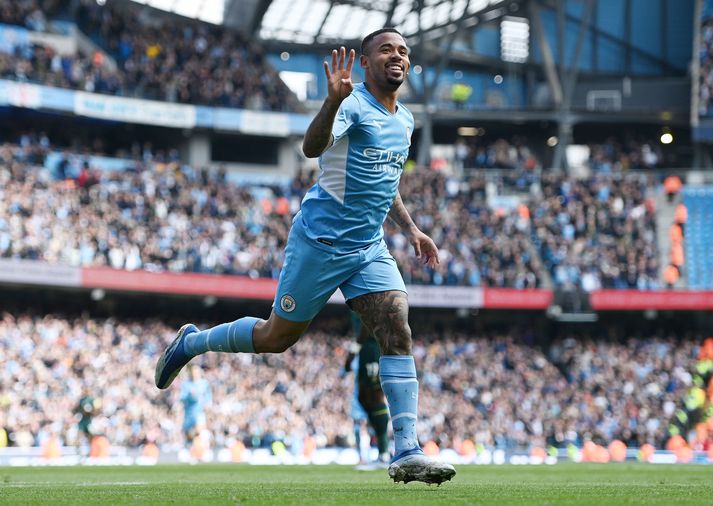 Gabriel Jesus fagnar fjórða markinu sínu í leiknum