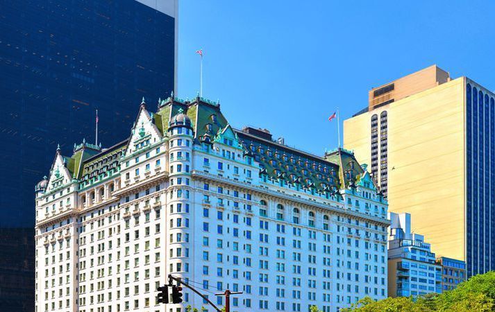 Plaza-byggingin í New York þar sem félag Guðmundur átti stóra hluti í tveimur íbúðum.