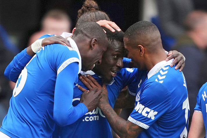 Idrissa Gueye kom Everton í 1-0 á móti Nottingham Forest  á Goodison Park í dag.