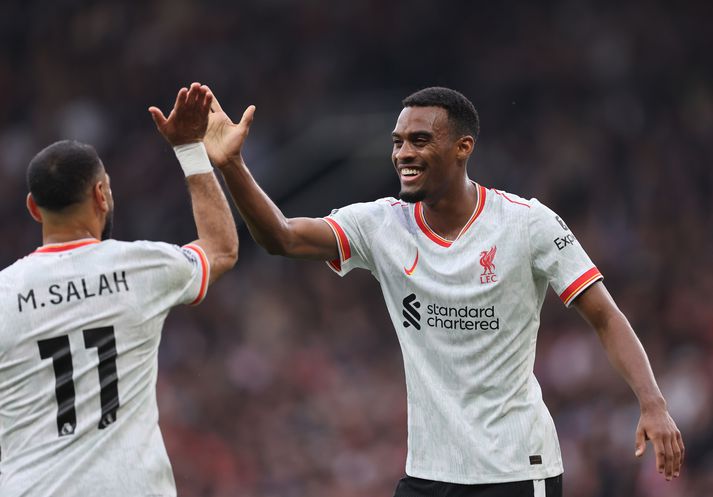 Ryan Gravenberch og Mohamed Salah eru báðir tilnefndir sem leikmaður ársins í ensku úrvalsdeildinni.