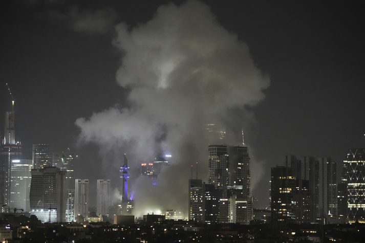 Eldflaugar Írans lentu á minnst sjö byggingum í Tel Aviv.