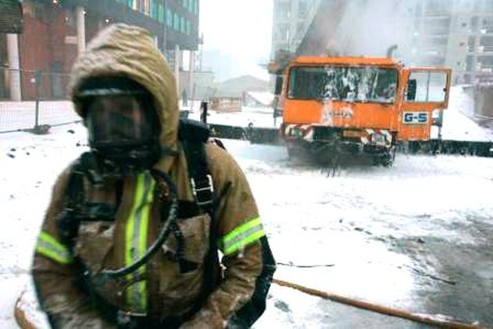 Slökkviliðsmaður við störf. Myndin tengist ekki fréttinni beint.