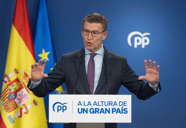Alberto Nuñez Feijóo tók við formennsku í Lýðflokknum í byrjun apríl í fyrra. Hann freistar þess á þessu ári að koma sósíalistum frá völdum í þingkosningum sem fara fram síðla árs og leiða Lýðflokkinn aftur til valda.