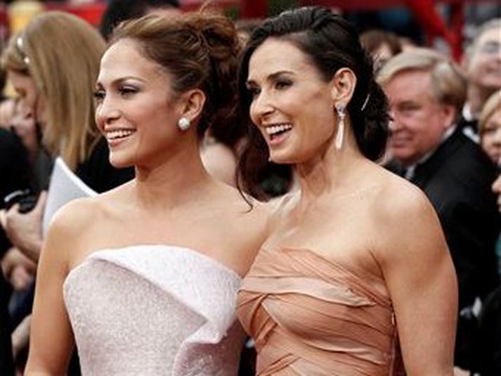 Vel fór á með þeim Jennifer Lopez og Demi Moore í gær.