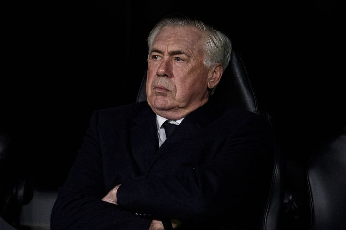 Það var svart ský yfir Carlo Ancelotti í gær þegar ljóst væri að Real Madrid væri að detta út á móti Arsenal í Meistaradeildinni.