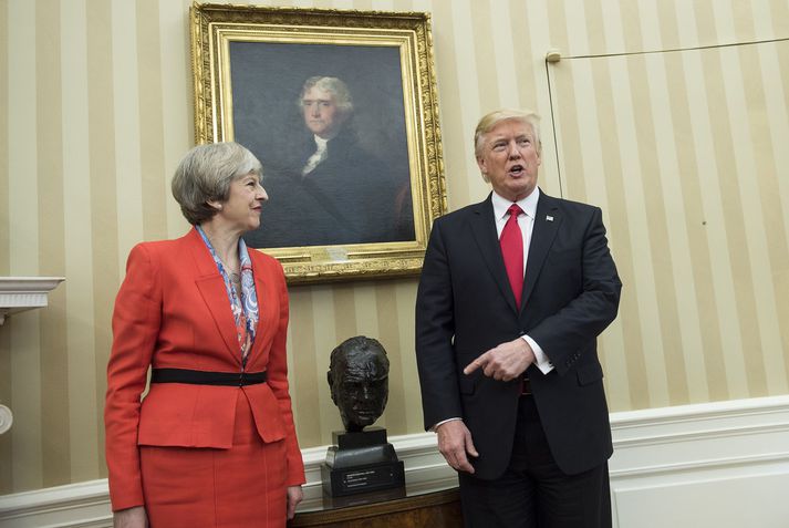 May og Trump með brjóstmynd af Winston Churchill.
