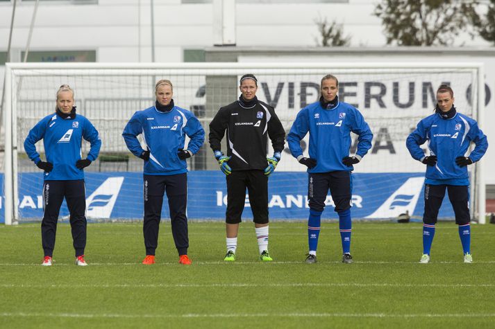 Elísa Viðarsdóttir, Glódís Perla Viggósdóttir, Guðbjörg Gunnarsdóttir, Anna Kristjánsdóttir og Hallbera Gísladóttir mynda fimm manna teymið sem engu liði í 1. riðli undankeppni EM 2017 hefur enn þá tekist að skora hjá. 