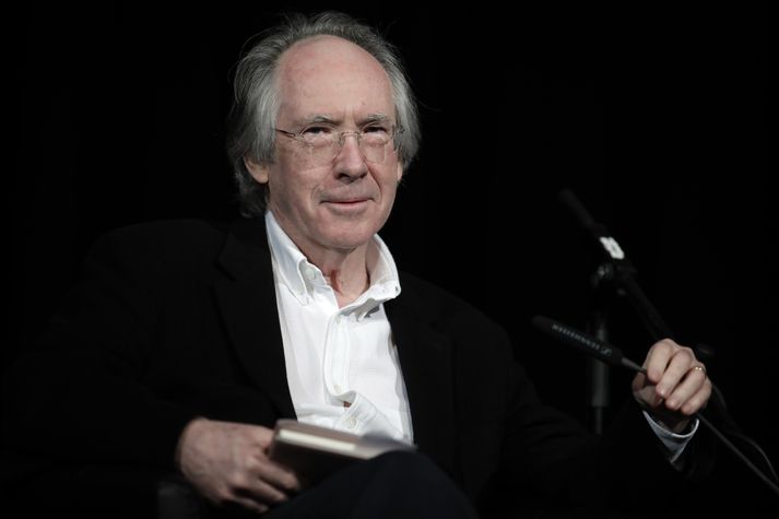 Breski rithöfundurinn Ian McEwan hlaut í dag alþjóðleg bókmenntaverðlaun sem kennd eru við Halldór Laxness. Þetta er í fyrsta sinn sem verðlaunin eru afhent.