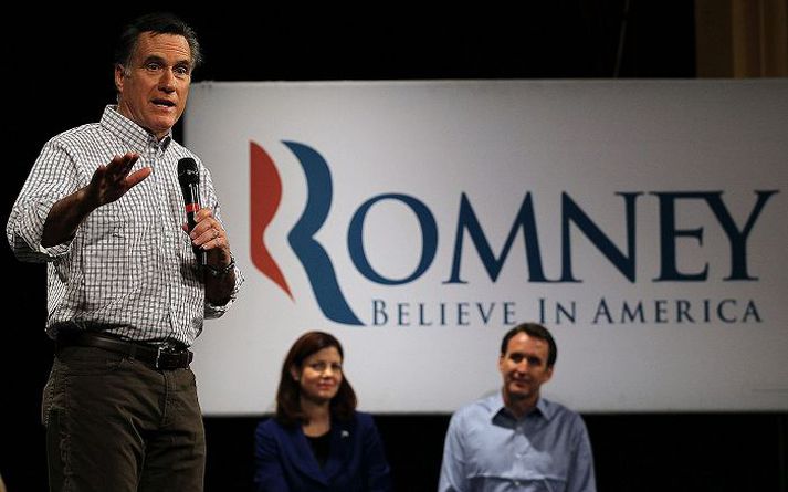 Mitt Romney hefur lítið gefið upp um hvern hann hyggst hafa með sér sem varaforsetaefni í komandi forsetakosningar í Bandaríkjunum. Hann sést hér með Tim Pawlenty og Kelly Ayotte sem hafa bæði verið orðuð við hnossið.